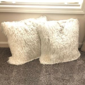 2-white pillows & 2 beige pillows